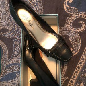 Life Stride Black Heel